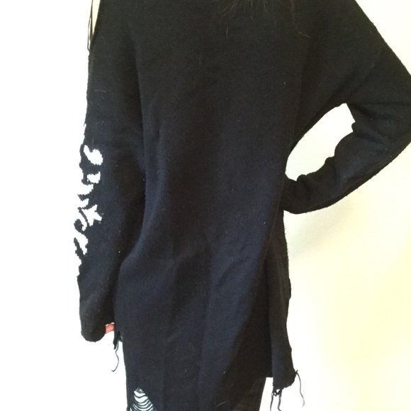 ♥️UNIF DISTRESSED SWEATER SZ M DESTROYED ♥️ - Picture 4 of 6